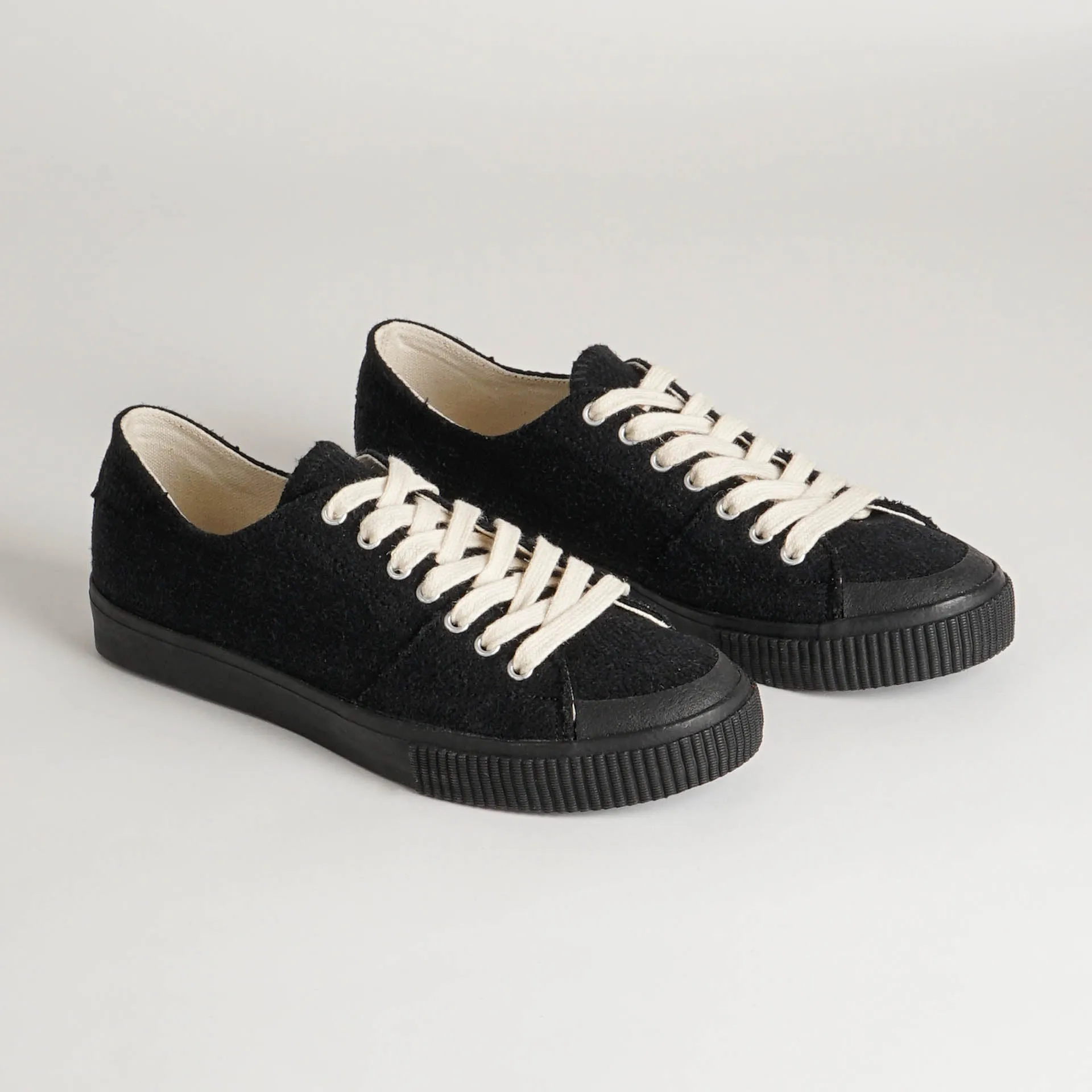 Lakat Lo-cut Sneakers - Black