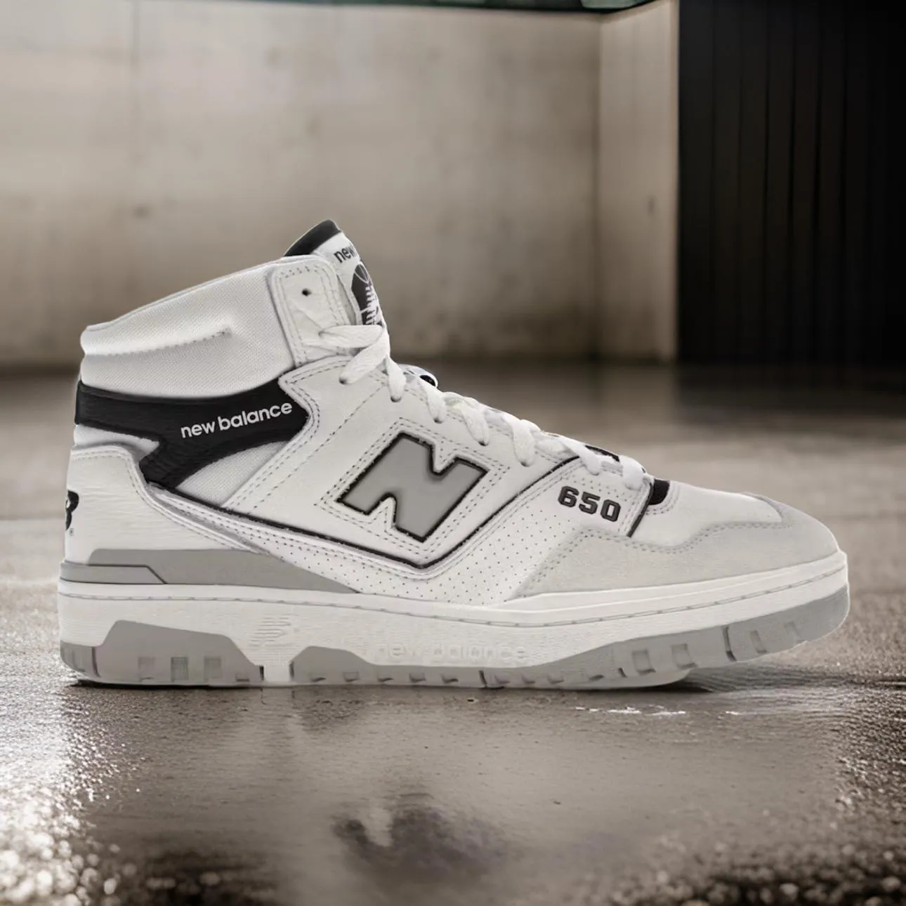 NEW BALANCE ~650R Lifestyle~ (White/Black) High Top Sneaker ~Size 10~ (Men’s)